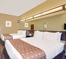 Microtel Inn & Suites by Wyndham Perry Room