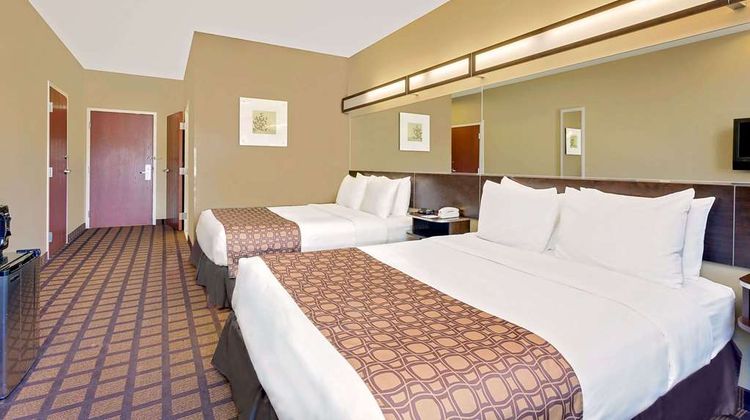 Microtel Inn & Suites by Wyndham Perry Room