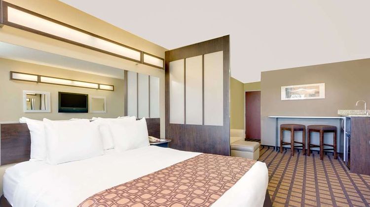 Microtel Inn & Suites by Wyndham Perry Room