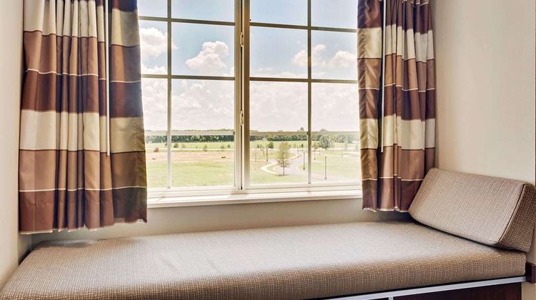 Microtel Inn & Suites by Wyndham Perry Room