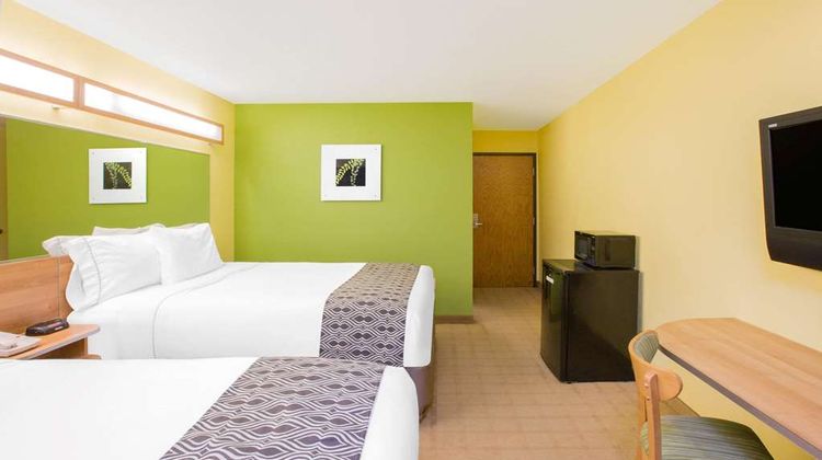 Microtel Inn & Suites Delphos Room