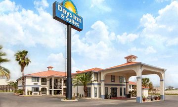 Days Inn & Suites Braunig Lake