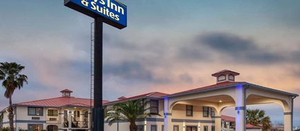 Days Inn & Suites Braunig Lake Exterior