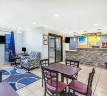 Days Inn & Suites Braunig Lake Lobby
