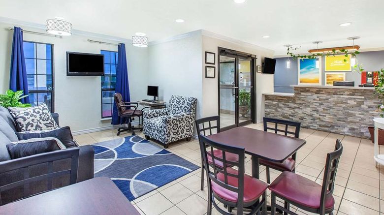 <b>Days Inn & Suites Braunig Lake Lobby</b>. Images powered by <a href="https://iceportal.shijigroup.com/" title="IcePortal" target="_blank">IcePortal</a>.