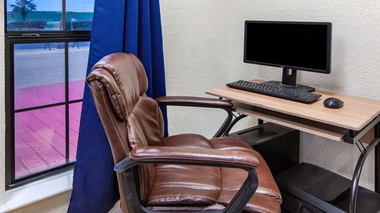 Days Inn & Suites Braunig Lake Other