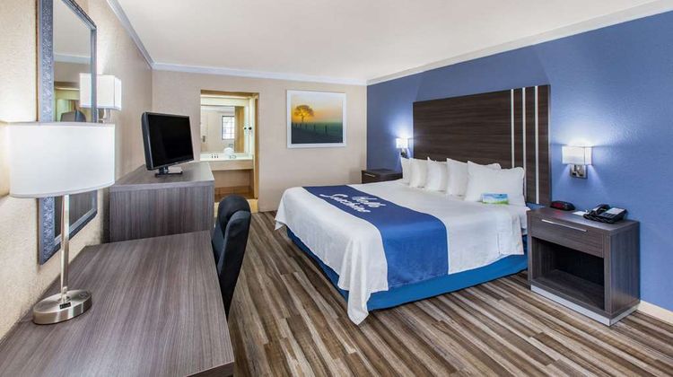 Days Inn & Suites Braunig Lake Room