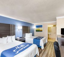 Days Inn & Suites Braunig Lake Room
