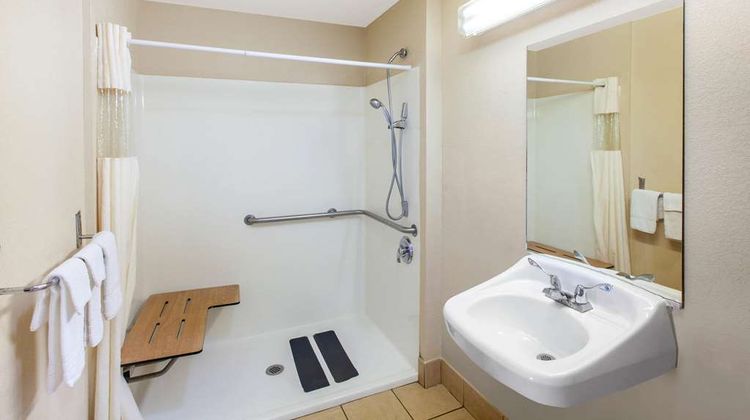 Days Inn & Suites Braunig Lake Room