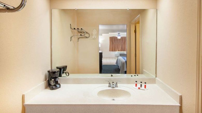 <b>Days Inn & Suites Braunig Lake Room</b>. Images powered by <a href="https://iceportal.shijigroup.com/" title="IcePortal" target="_blank">IcePortal</a>.