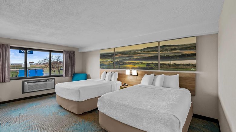 <b>Days Inn & Suites Des Moines Airport Room</b>. Images powered by <a href="https://iceportal.shijigroup.com/" title="IcePortal" target="_blank">IcePortal</a>.