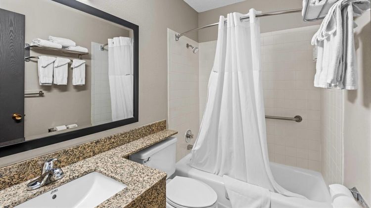 Days Inn & Suites Des Moines Airport Room