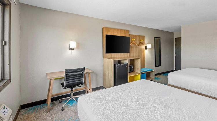 Days Inn & Suites Des Moines Airport Room