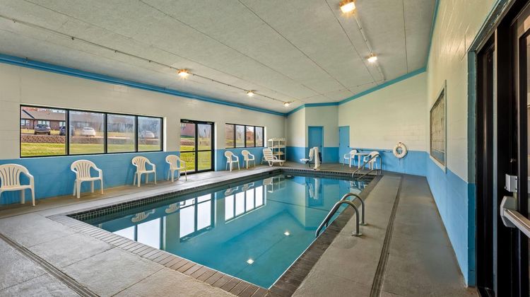 Days Inn & Suites Des Moines Airport Pool