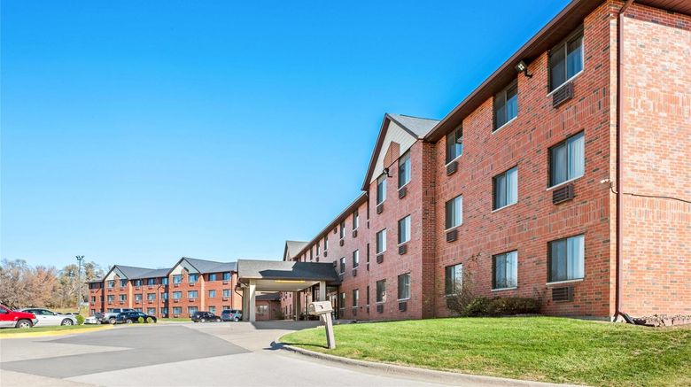 Days Inn  and  Suites Des Moines Airport Exterior. Images powered by <a href="https://iceportal.shijigroup.com" target="_blank" rel="noopener">Ice Portal</a>.