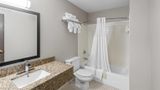 Days Inn & Suites Des Moines Airport Suite