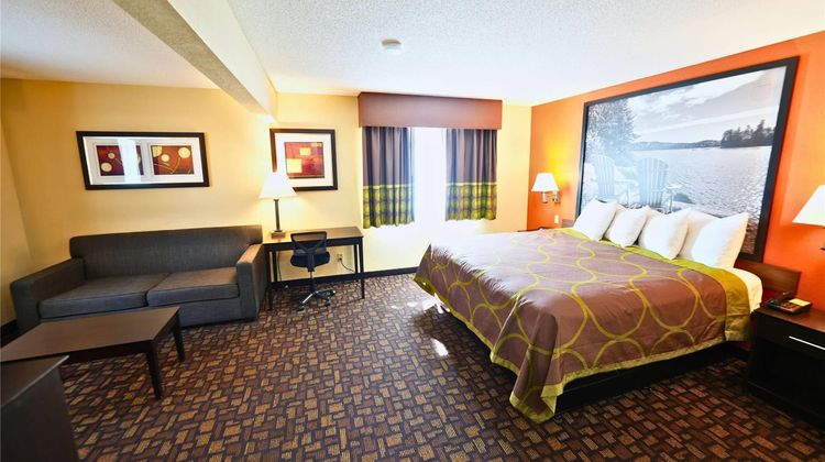 Super 8 Clive/W Des Moines Suite