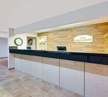 Howard Johnson Inn Waterloo/Cedar Falls Lobby