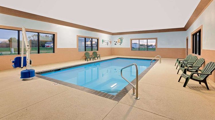 Howard Johnson Inn Waterloo/Cedar Falls Pool