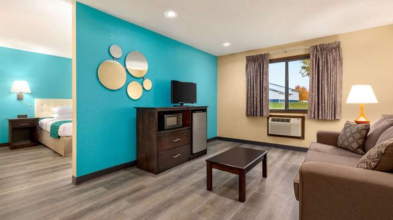 <b>Howard Johnson Inn Waterloo/Cedar Falls Suite</b>. Images powered by <a href="https://iceportal.shijigroup.com/" title="IcePortal" target="_blank">IcePortal</a>.