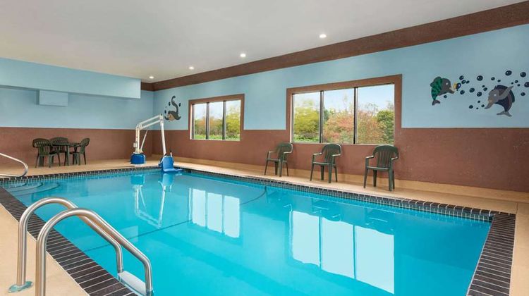 Howard Johnson Inn Waterloo/Cedar Falls Pool