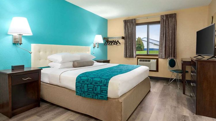 Howard Johnson Inn Waterloo/Cedar Falls Suite