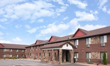 Baymont Inn & Suites Eau Claire