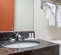 Baymont Inn & Suites Eau Claire Room