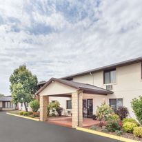 Baymont Inn & Suites Dubuque