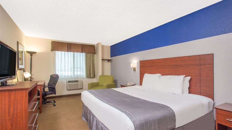 <b>Baymont Inn & Suites Dubuque Room</b>. Images powered by <a href="https://iceportal.shijigroup.com/" title="IcePortal" target="_blank">IcePortal</a>.