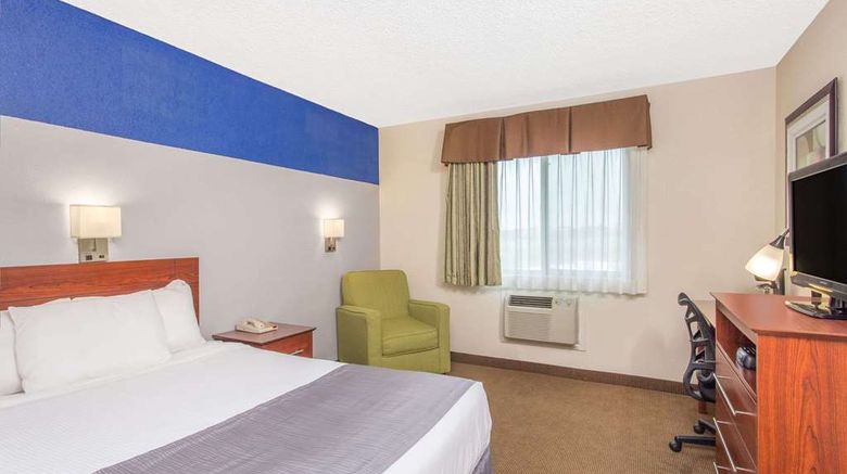 <b>Baymont Inn & Suites Dubuque Room</b>. Images powered by <a href="https://iceportal.shijigroup.com/" title="IcePortal" target="_blank">IcePortal</a>.