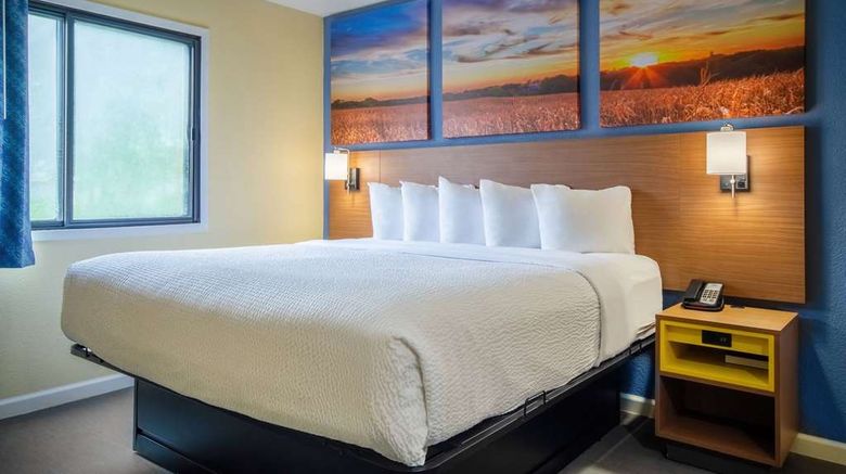 <b>Days Inn & Suites Waterloo Room</b>. Images powered by <a href="https://iceportal.shijigroup.com/" title="IcePortal" target="_blank">IcePortal</a>.