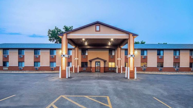 Days Inn & Suites Waterloo Exterior