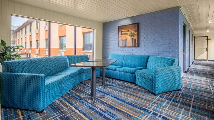 Days Inn & Suites Waterloo Lobby