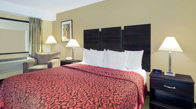 <b>Days Inn & Suites Columbia Airport Room</b>. Images powered by <a href="https://iceportal.shijigroup.com/" title="IcePortal" target="_blank">IcePortal</a>.