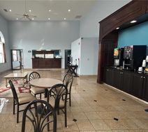 Days Inn & Suites Columbia Airport Lobby