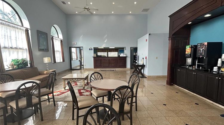 Days Inn & Suites Columbia Airport Lobby
