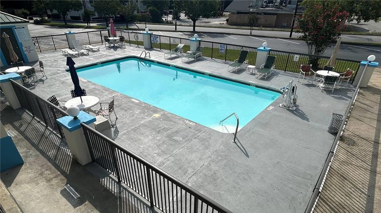 Days Inn & Suites Columbia Airport Pool