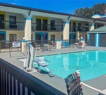 Days Inn & Suites Columbia Airport Exterior