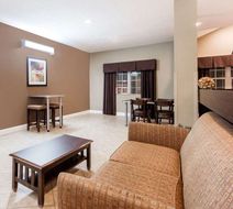 Microtel Inn & Suites by Wyndham Macon Lobby