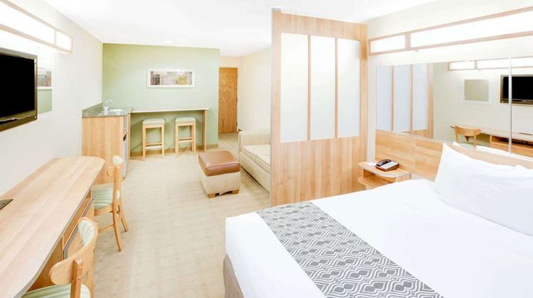 Microtel Inn & Suites Saraland Room