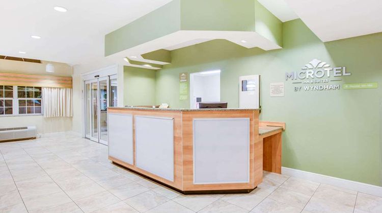 Microtel Inn & Suites Saraland Lobby