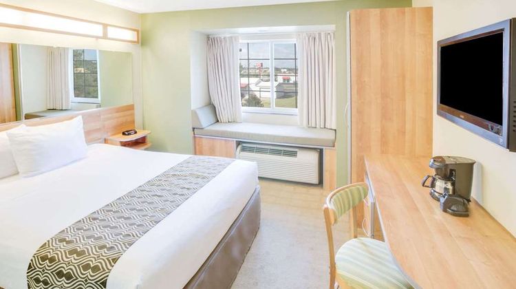 Microtel Inn & Suites Saraland Room