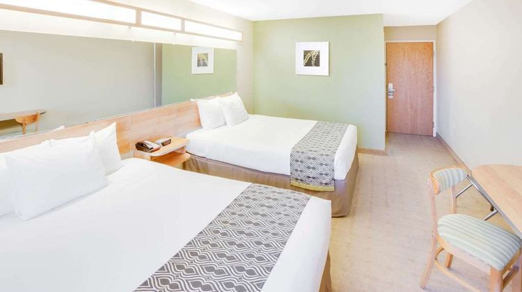 Microtel Inn & Suites Saraland Room