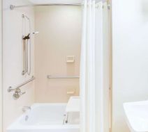 Microtel Inn & Suites Saraland Room