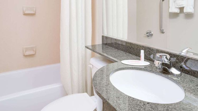 Microtel Inn & Suites Saraland Room