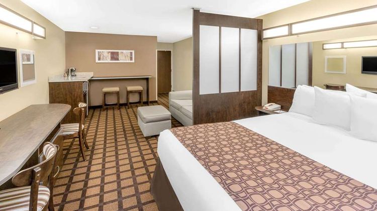 Microtel Inn & Suites by Wyndham Ozark Suite