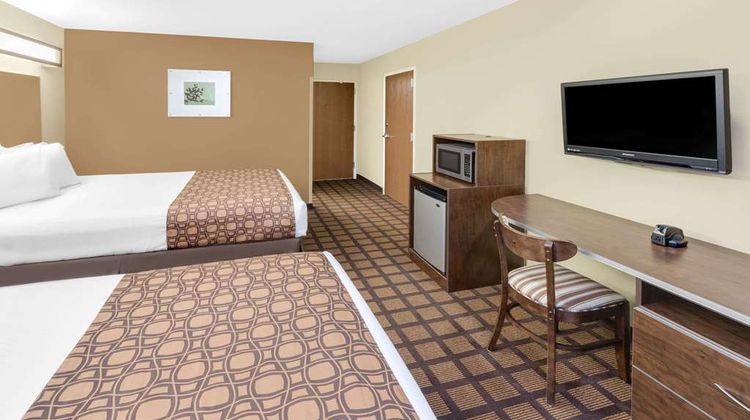 Microtel Inn & Suites by Wyndham Ozark Room