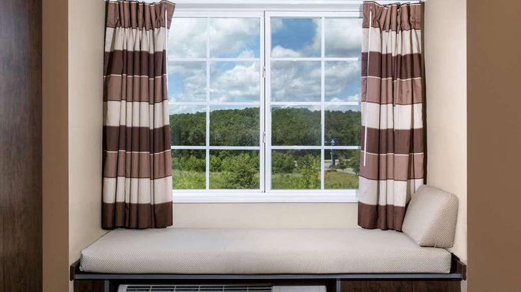 Microtel Inn & Suites by Wyndham Ozark Room