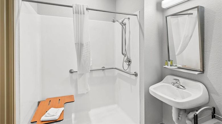 <b>Microtel Inn & Suites by Wyndham Searcy Room</b>. Images powered by <a href="https://iceportal.shijigroup.com/" title="IcePortal" target="_blank">IcePortal</a>.